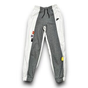 Nike women’s icon clash sweatpants XS